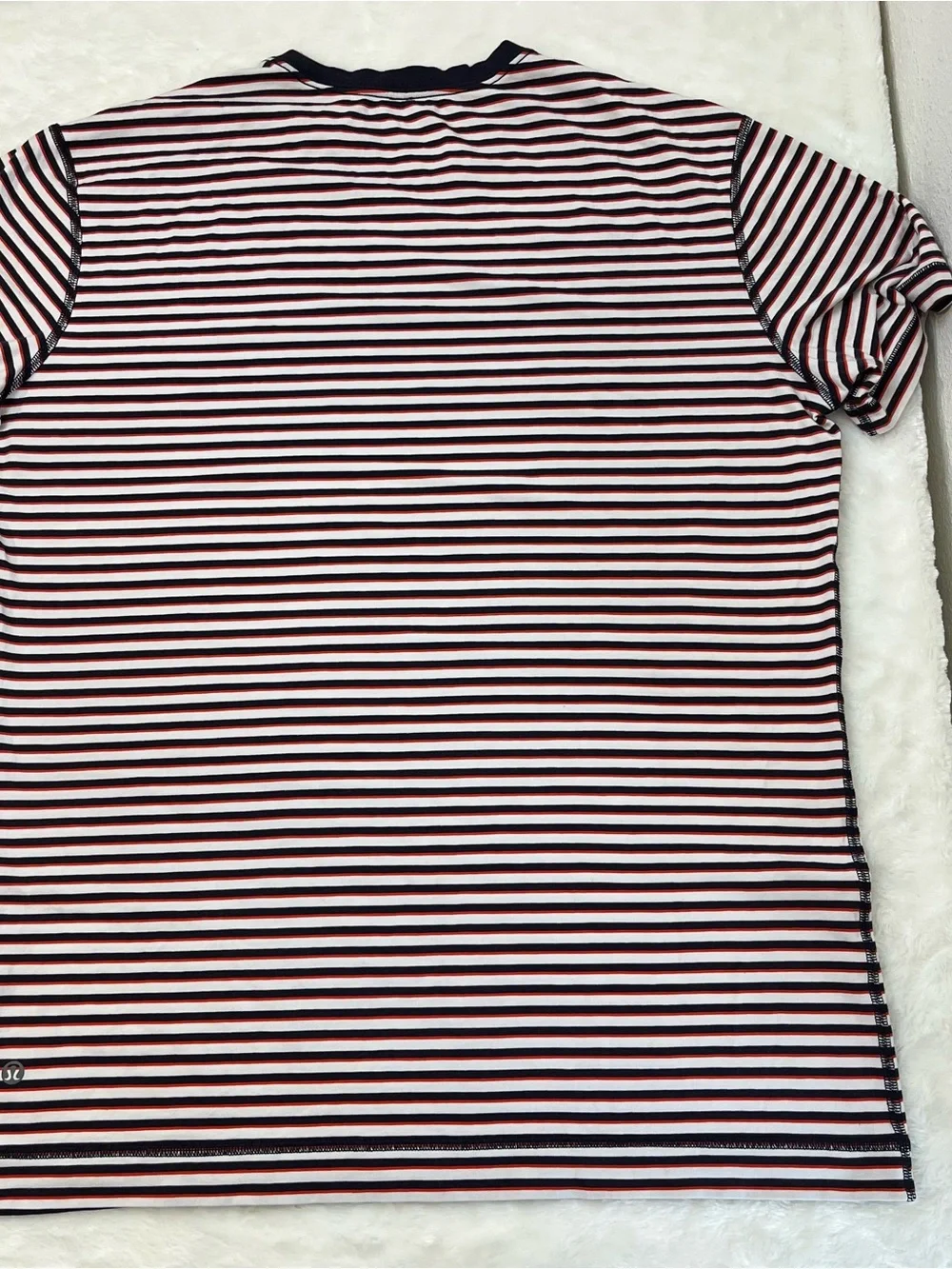 Lululemon Mens 5 Year Basic Tee Shirt Blue White Red Stripe Size Large - Picture 4 of 4